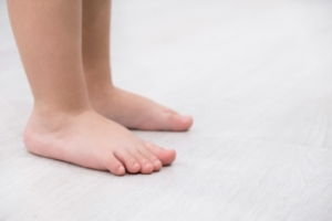 Causes and Symptoms of Flat Feet in Babies